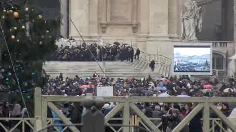 Giubileo, l'afflusso dei pellegrini in Piazza San Pietro