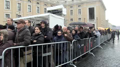 Giubileo, pellegrini entrano in piazza San pietro tra i controlli