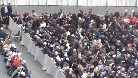 Giubileo, vescovi e cardinali entrano in Basilica per l'apertura della Porta Santa