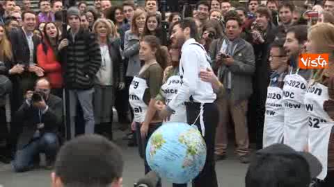 Parigi, danze di artisti di strada e sin-in, le ong in campo per il clima alla COP21