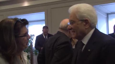 Mattarella saluta gli ospiti durante il ricordo di Vassallo alla Consulta