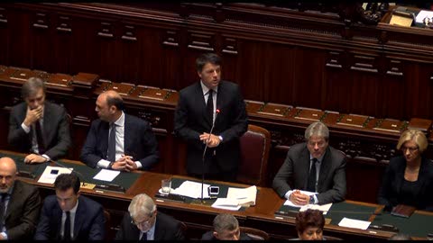 Omaggio a Valeria Solesin da parte di Renzi e di tutta l'aula della Camera