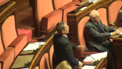 Airola (M5s) urla in Senato: 