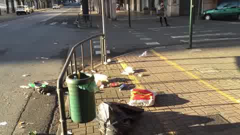 Ancora immondizia per strada nel quartiere spezzino di Mazzetta