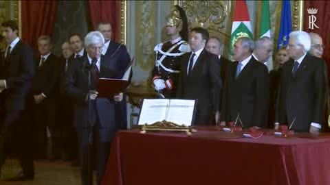 Giudici della Corte Costituzionale giurano al Quirinale con Mattarella e Renzi
