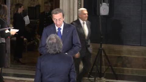 Brunetta e Fini parlano prima della cerimonia degli auguri di Natale