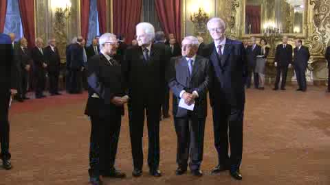 Consulta, Mattarella in posa per le foto con i tre giudici