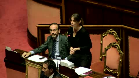 Legge di stabilità, Boschi pone la fiducia tra le proteste delle opposizioni in aula al Senato