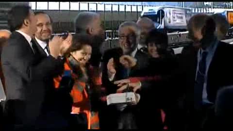 Renzi inaugura il valico sulla A1: 