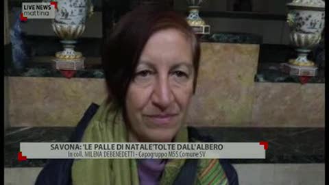 Savona, il M5S realizza particolari palle di Natale: 