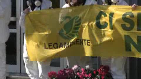 Smog, flash mob di Legambiente fuori il ministero dell'ambiente