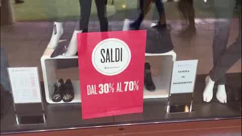 Saldi anche all'outlet di Brugnato 'Shopinn', 30% di visitatori in più rispetto al 2014