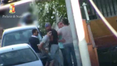 Bacio sulla bocca tra mafiosi a Catania, operazione kiss 7 arresti
