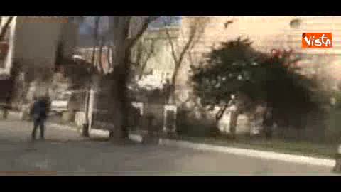 Kamikaze a Istanbul, poliziotti mandano via i reporter dal luogo dell'esplosione