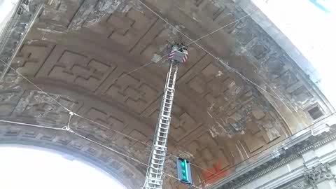 Via XX Settembre chiusa, cadono calcinacci dal ponte Monumentale