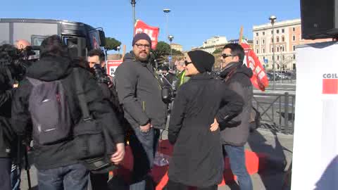 Il leader della Cgil Camusso presenta la Carta dei Diritti Universali (le immagini)