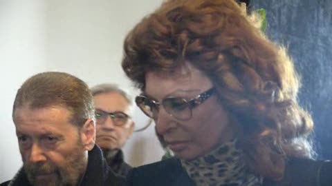 Sofia Loren commossa, l'ultimo saluto al regista Ettore Scala
