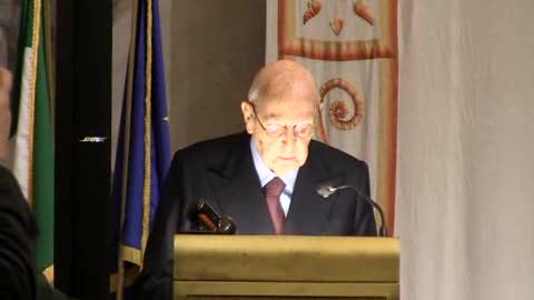 Napolitano commosso ricorda Altiero Spinelli, applaudi e tutti in piedi