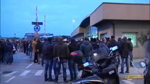 Inizia la seconda giornata di protesta dei lavoratori dell'Ilva, la partenza del corteo