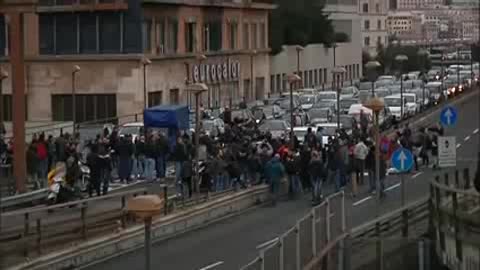 Ilva, secondo giorno di protesta: il corteo blocca la Sopraelevata