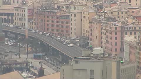 Ilva, secondo giorno di protesta: le auto in coda sulla Sopraelevata fanno marcia indietro