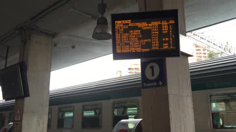 Frana sopra la ferrovia nelle Cinque Terre, treni rallentati tra La Spezia e Corniglia