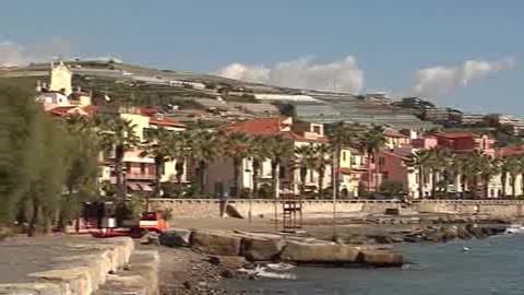 In Riviera è già primavera e spuntano le fragole fuori stagione
