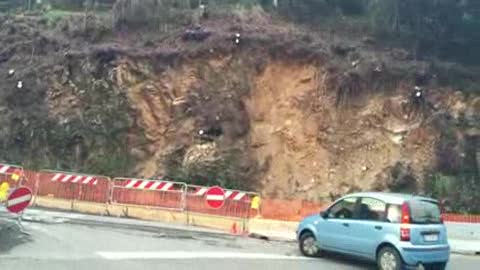 Frana sulla strada per Pozzuolo, tempi lunghi per la messa in sicurezza 