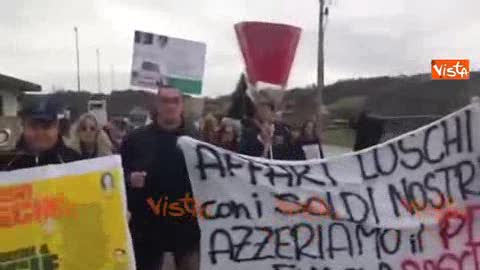 Banca Etruria, la protesta dei risparmiatori a casa Boschi