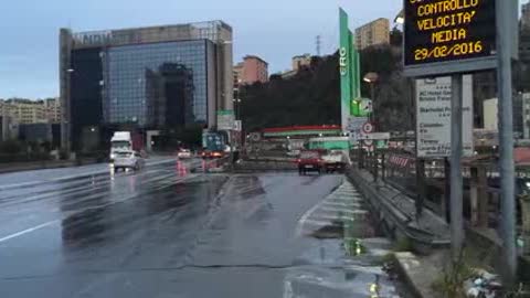 Genova, Sopraelevata vietata per moto, telonati e furgonati