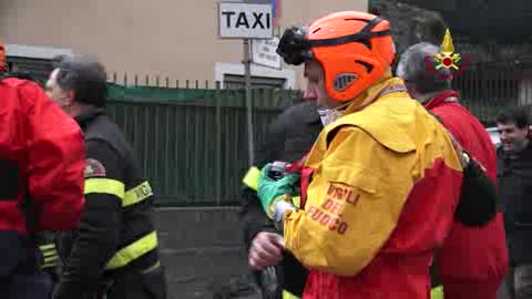 Dissesto in via Berno a Genova, l'intervento dei Vigili del Fuoco