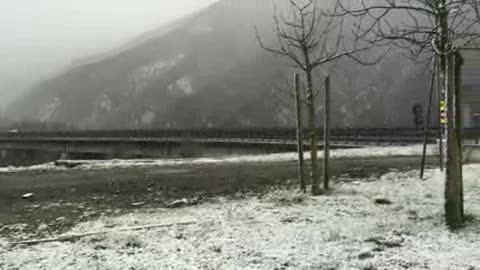 Allerta meteo gialla, sulla A15 tra Pontremoli e Berceto inizia a nevicare