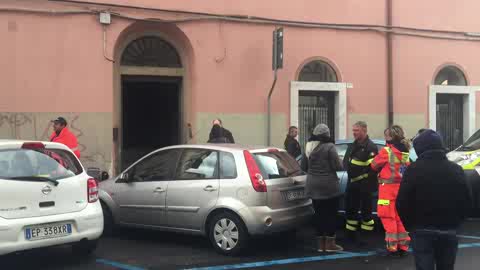 La Spezia, incendio in via Napoli: intero palazzo evacuato, sei intossicati