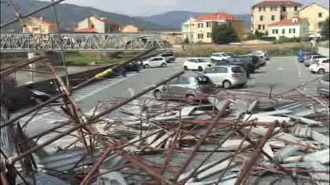 Savona, cede impalcatura: operaio cade dall'ottavo piano, è grave