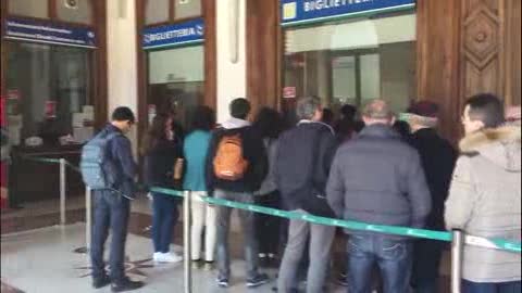 Pasqua: boom di turisti alle Cinque Terre, qualche problema per i treni