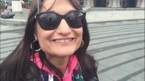 Genova invasa dai turisti, in piazza De Ferrari tanti americani e due cubani