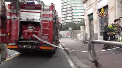 A fuoco una cappa, incendio in Via Cantore: nessun ferito