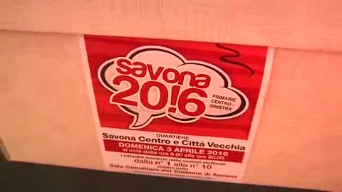 Primarie Pd Savona, le votazioni al seggio del Palazzo del Comune