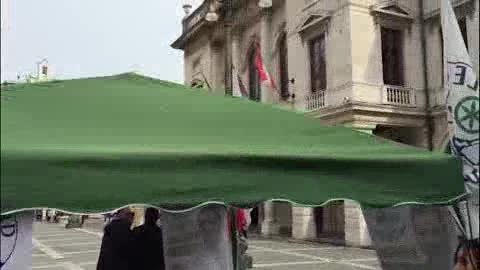 Comunali Savona, Rixi tra i gazebo della Lega Nord