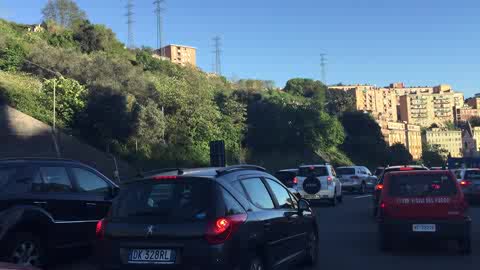 Camion ribaltato, coda a Genova Ovest