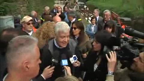 Disastro ambientale, sopralluogo del ministro Galletti sul rio Fegino