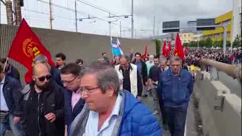 Ex Selex, il corteo dei lavoratori sta tornando a Sestri Ponente: traffico in tilt