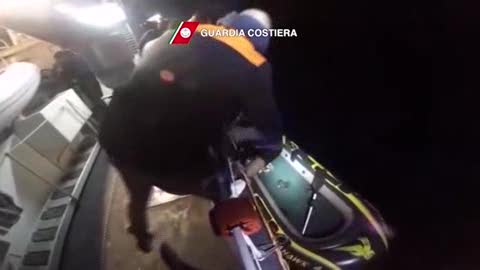 Motovedetta genovese salva 160 migranti al largo della Libia
