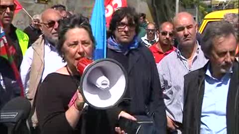 Corteo lavoratori Bombardier e Tirreno Power, il 16 giugno a Roma per vertice al Ministero 