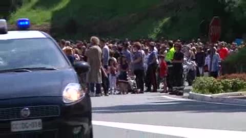 Frana di Arenzano, il corteo di protesta dei cittadini: le immagini