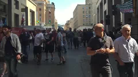 Corteo Amiu per il rinnovo del contratto ma non solo: 