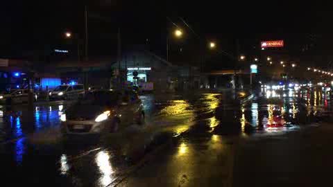 Esplode un tubo in salita degli Angeli, Dinegro sott'acqua: le immagini