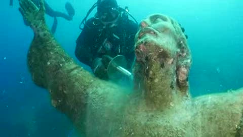 Pulizia del Cristo degli Abissi a San Fruttuoso, le spettacolari immagini