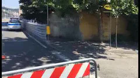 Palazzo a rischio crollo sul Polcevera, code e rallentamenti in zona