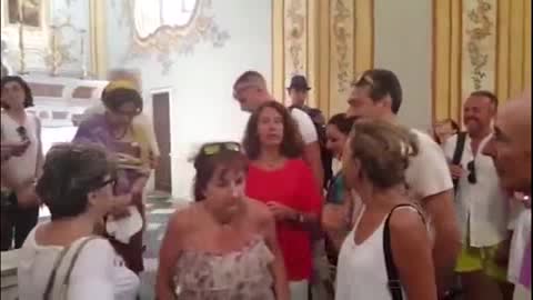 L'assessore regionale alla cultura Ilaria Cavo accompagna i crocieristi nel primo 'walking tour' a Savona